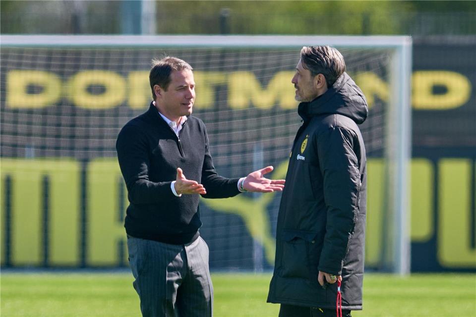 BVB trotzt Rückschlägen vor Barça: „Das wird schon“ BVB-Boss Lars Ricken (links) und Trainer Niko Kovac grübeln vor der Reise nach Barcelona.Bernd Thissen/dpa