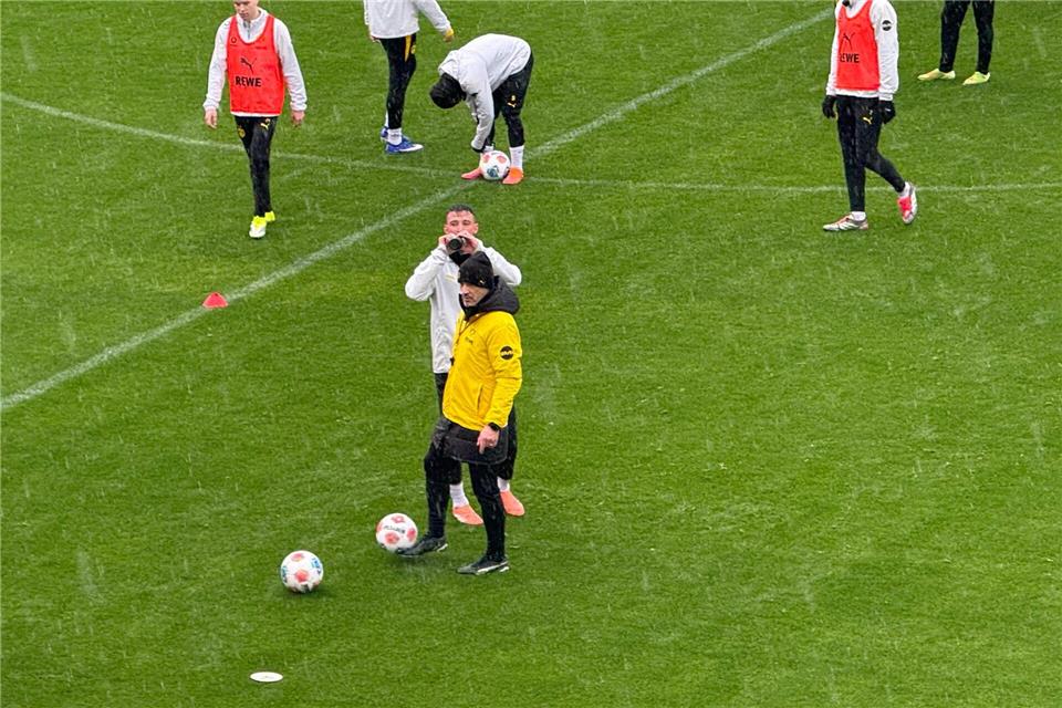 BVB-Coach Niko Kovac trotzte am Sonntag dem Dauerregen in Marbella. Carsten Lappe/dpa