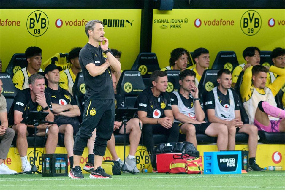 BVB-Coach Niko Kovač hat vor dem Pflichtspielauftakt kaum Personalsorgen. (Archivbild) Bernd Thissen/dpa