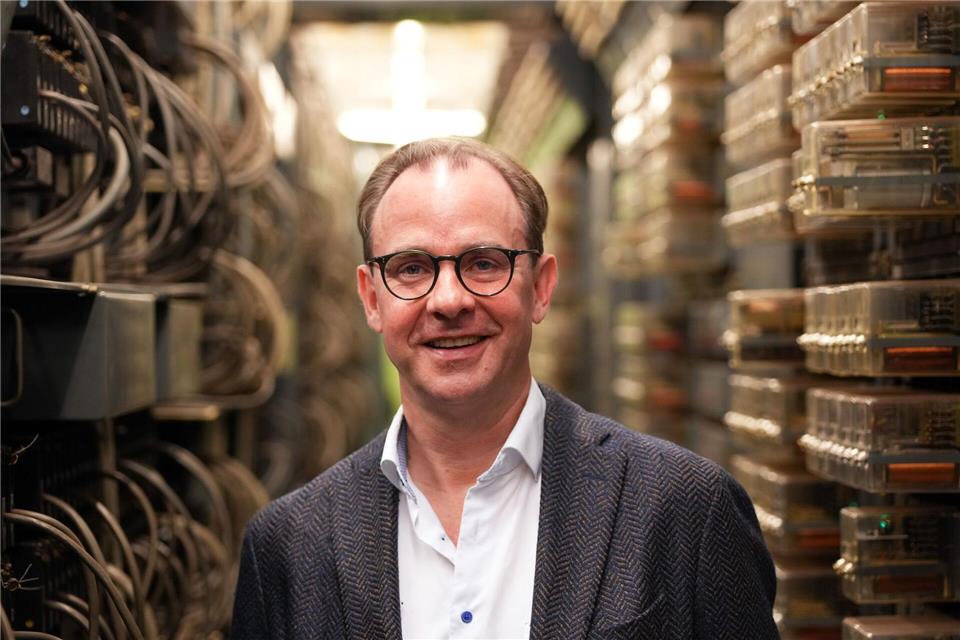 BVG-Chef Henrik Falk sieht das Unternehmen auf dem richtigen Kurs. (Archivbild)Soeren Stache/dpa