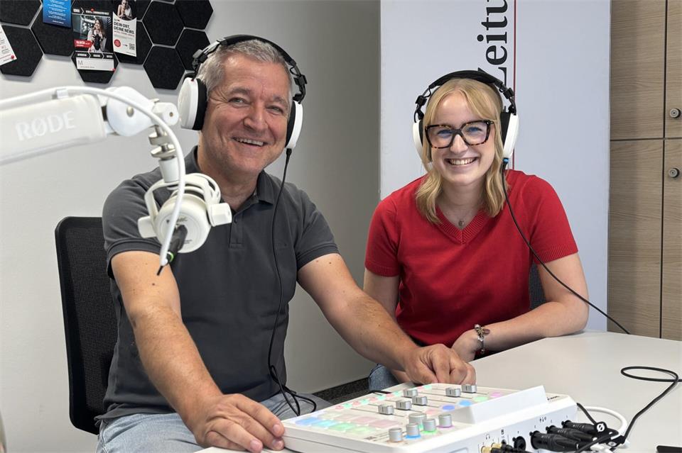 BZ-Volontärin Vici Vennemann und BZ-Redakteur Peter Berger.