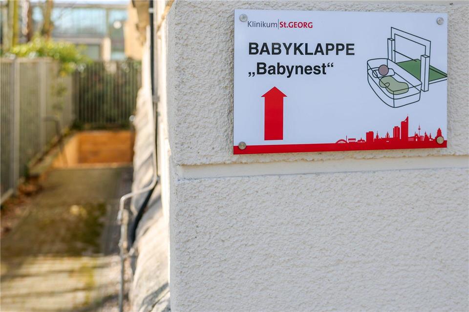 Babyklappen bieten Menschen in Notsituationen die Möglichkeit, ihr Neugeborenes anonym in medizinische Versorgung zu geben.Jan Woitas/dpa
