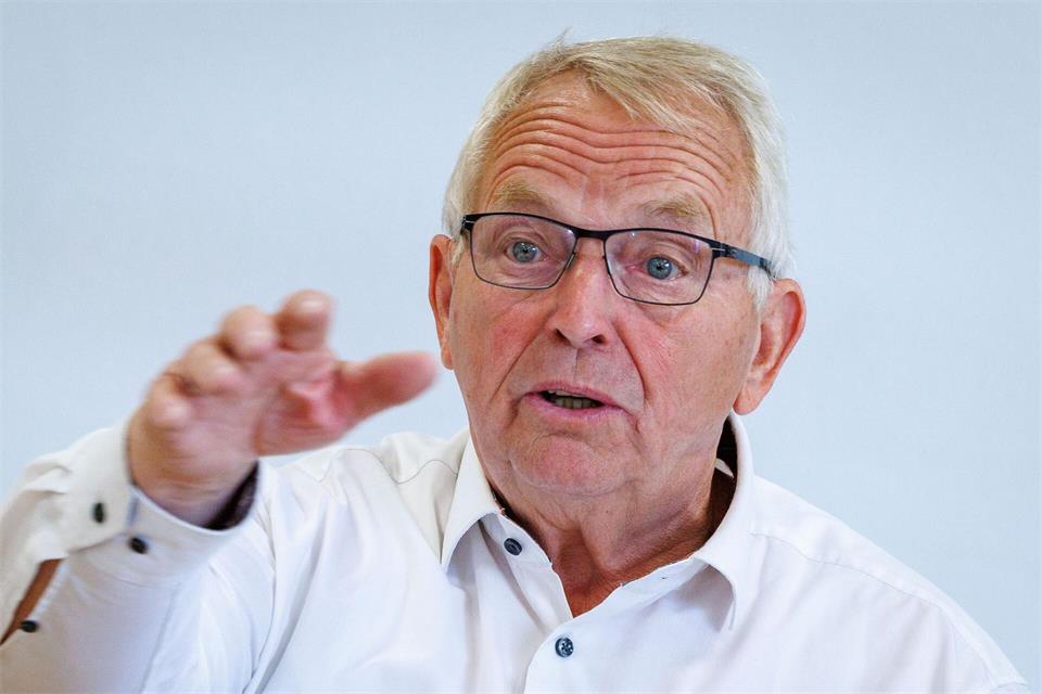 Backhaus ist seit vielen Jahren Minister im Nordosten. (Archivbild)Jens Büttner/dpa