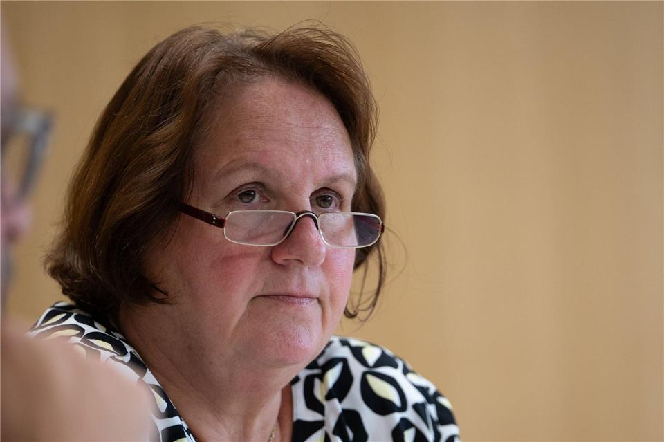 Baden-Württembergs Kultusministerin Theresa erwartet vom reformierten G9 unter anderem, dass nicht mehr so viele schwächere Schüler auf Real- oder Hauptschule wechseln. (Archivbild) Markus Lenhardt/dpa