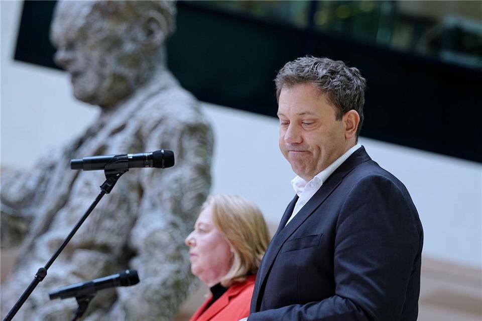 Bärbel Bas und Lars Klingbeil (beide SPD) im Willy-Brandt-Haus in Berlin. (Archivbild)Kay Nietfeld/dpa
