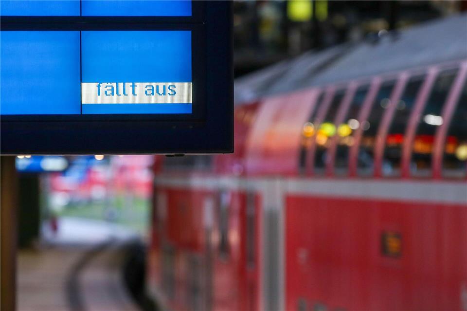 Bahn entschuldigt sich für falsche Entschädigungsschreiben (Foto-Archiv).Bodo Marks/dpa