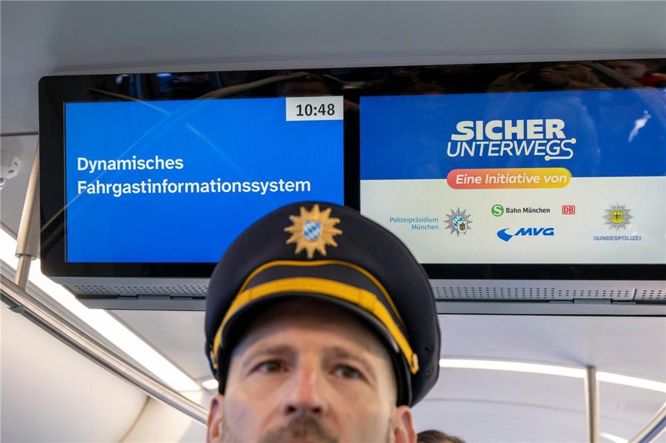 Bahn und Polizei reagieren mit der Informationskampagne auf ein Gefühl der Unsicherheit der Fahrgäste.Peter Kneffel/dpa