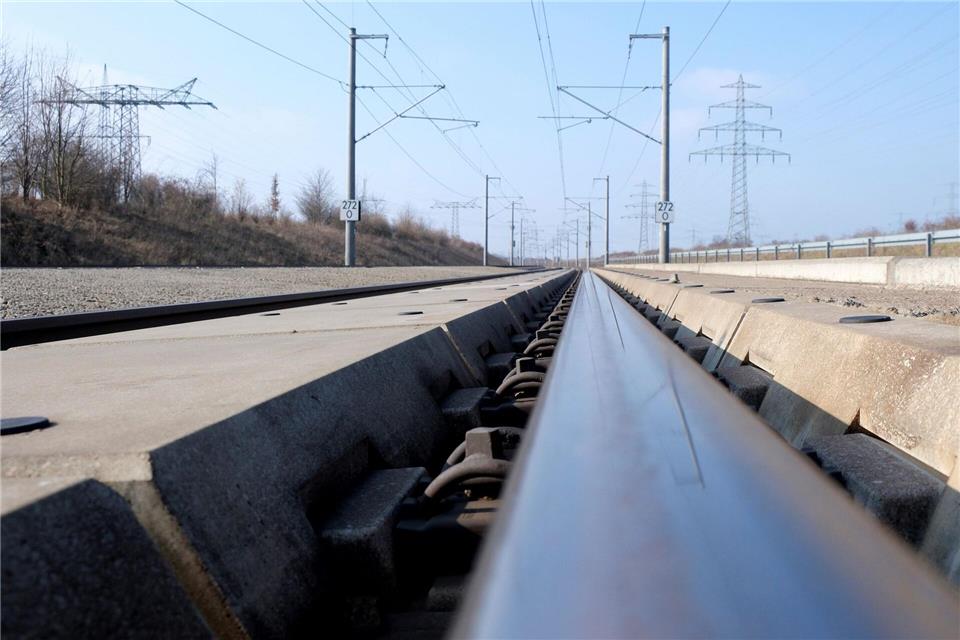 Bahnreisende mussten auf der Strecke mit Einschränkungen rechnen.Sebastian Willnow/dpa