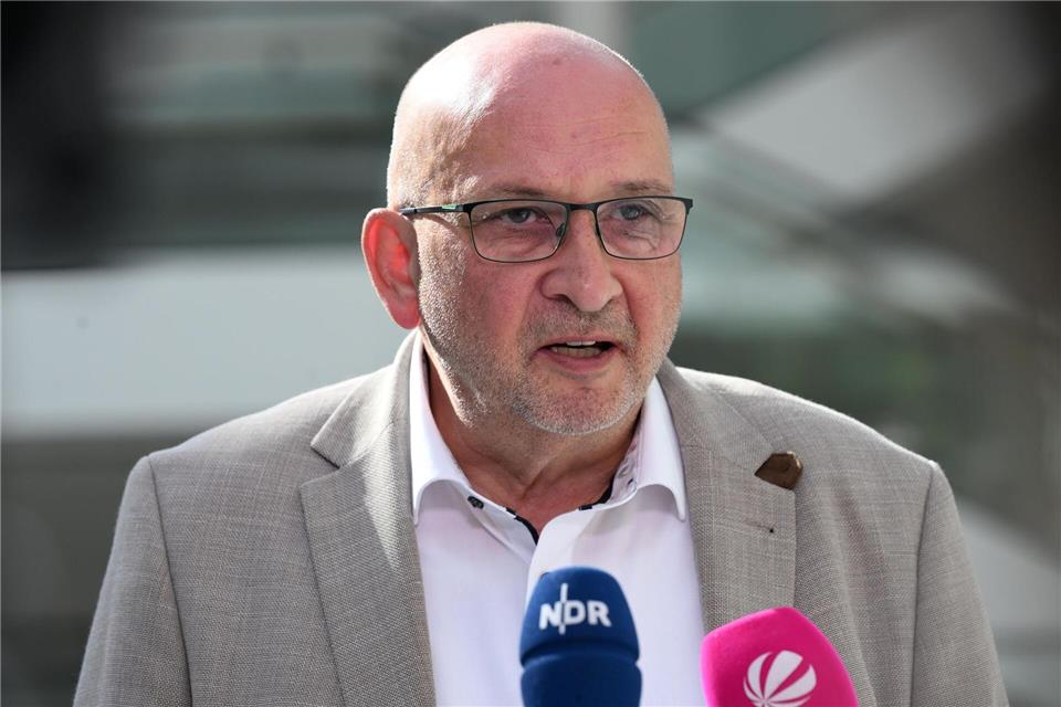 Bahnt sich in der rot-grünen Koalition ein Streit ums Verbrenner-Aus an? Grünen-Fraktionschef Schulz-Hendel beschwört Einigkeit.Shireen Broszies/dpa