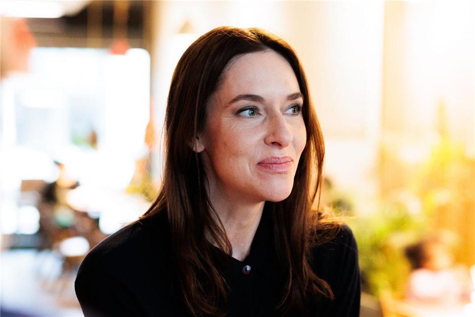 Bald Ermittlerin in einem ARD-Krimi: Kim Riedle.Carsten Koall/dpa