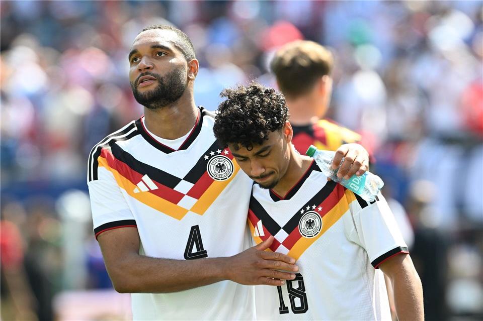 Bald auch im Verein Teamkollegen: Jonathan Tah (links) und der offenbar vom FC Bayern umworbene Nathaniel Brown (rechts).Federico Gambarini/dpa