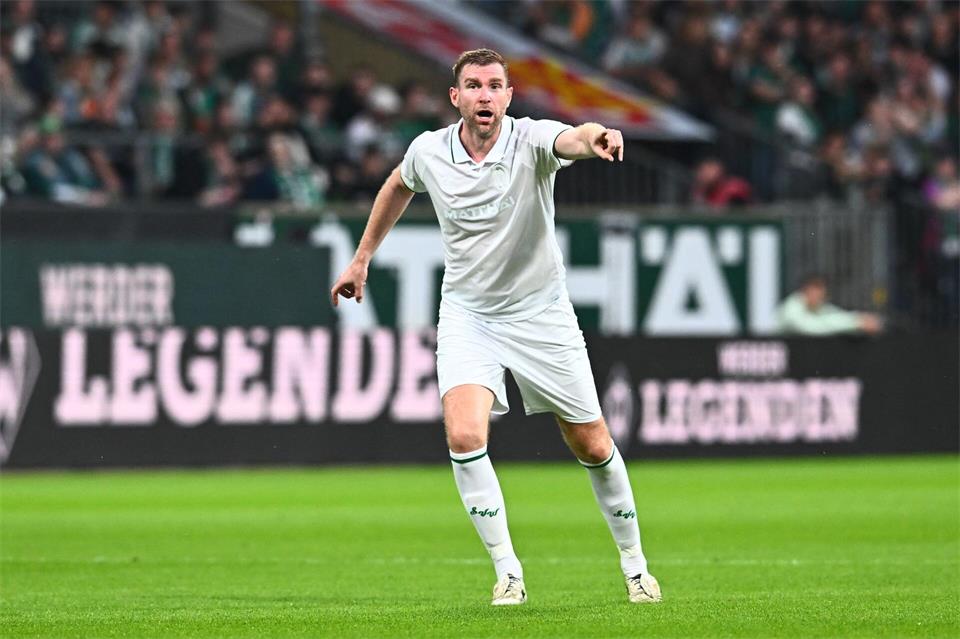 Bald der Sport-Geschäftsführer des DFB: Per Mertesacker beim Legendenspiel zwischen Werder Bremen und Real Madrid zum 100. Geburtstag des Weserstadions.Sina Schuldt/dpa