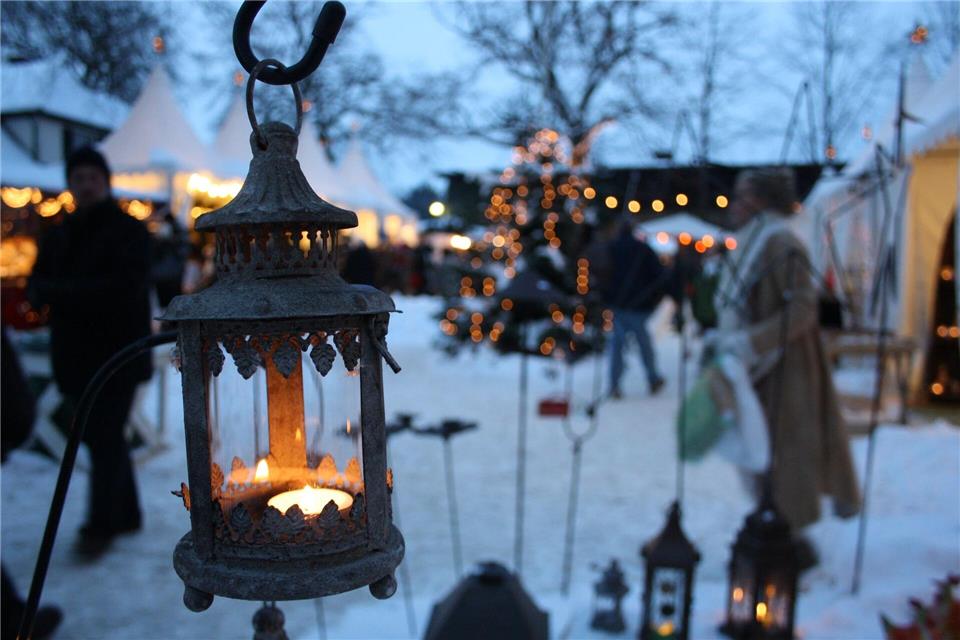 Bald ist es wieder so weit: Vorweihnachtlicher Licherglanz auf den Gutshöfen in Schleswig-Hiolstein picture alliance / dpa