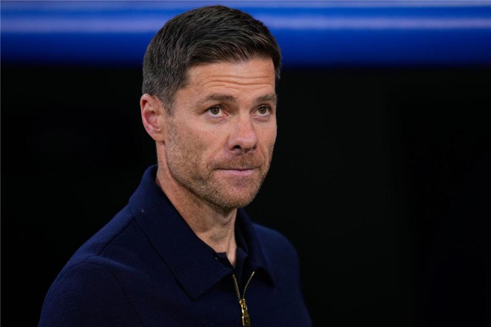 Bald wieder an der Seitenlinie? Trainer Xabi Alonso gilt als heißer Kandidat beim FC Chelsea. (Archivbild)Manu Fernandez/AP/dpa