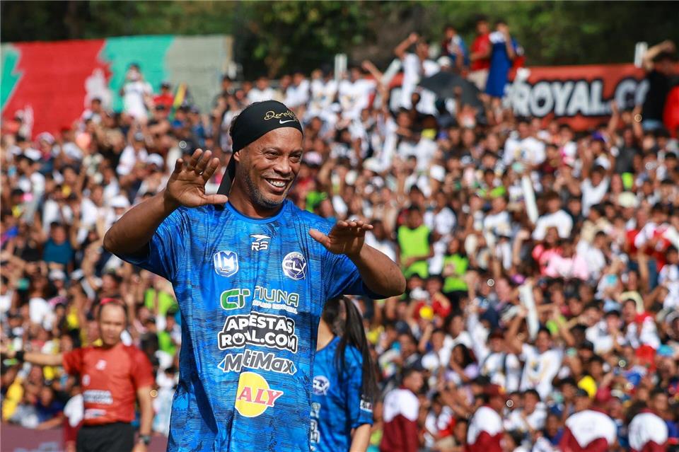 Bald wieder auf dem Platz? Ronaldinho plant offenbar ein Comeback als Fußballer. (Archivbild)Javier Campos/
