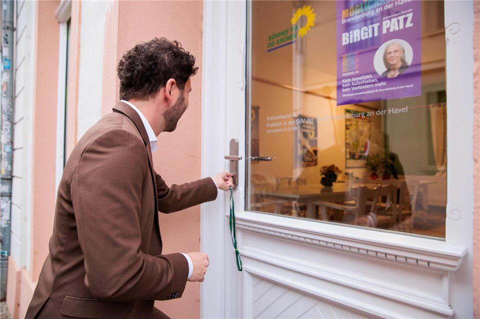 Banaszak hat nun ein Regionalbüro in Brandenburg an der Havel eröffnet. (Archivbild)Carsten Koall/dpa