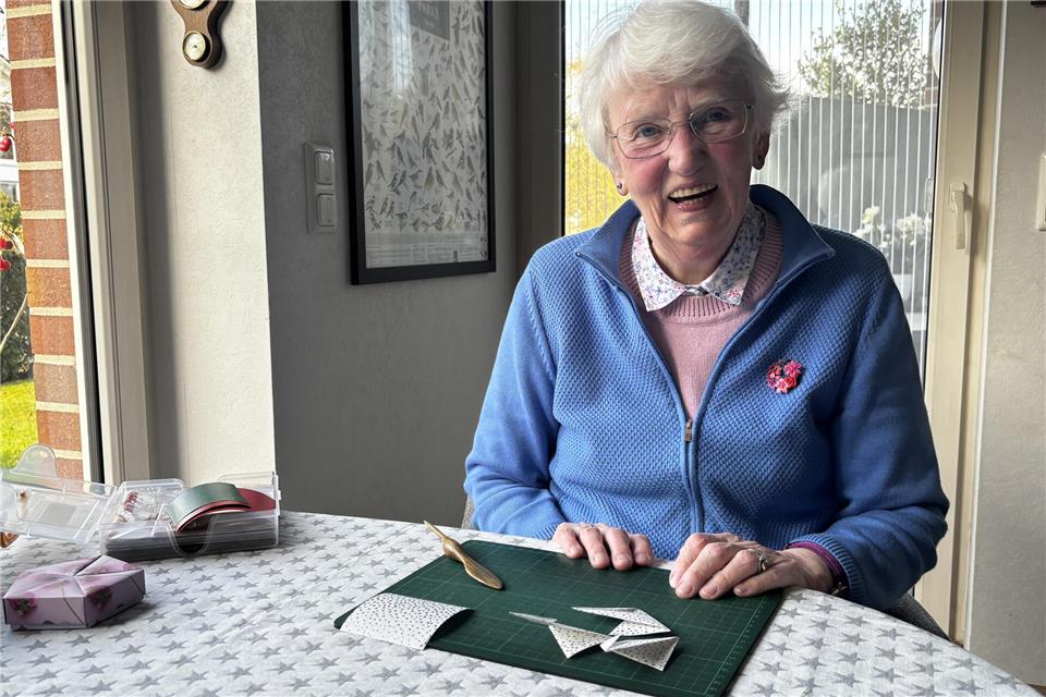 Barbara Walier hat sich der Kunst des Origami verschrieben.