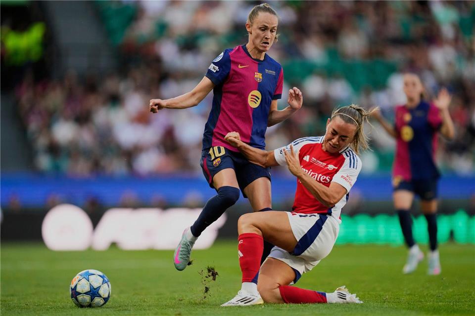 Barcelona (links) und Arsenal lieferten sich ein packendes DuellJose Breton/AP/dpa