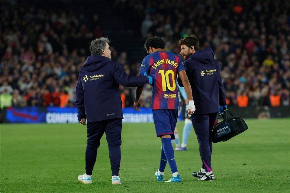 Barcelonas Starspieler Lamine Yamal musste gegen Celta Vigo ausgewechselt werden.Joan Monfort/AP/dpa