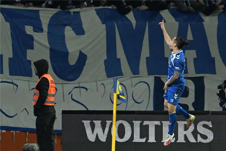 Baris Atik erhöhte in der Schlussviertelstunde auf 2:0Swen Pförtner/dpa