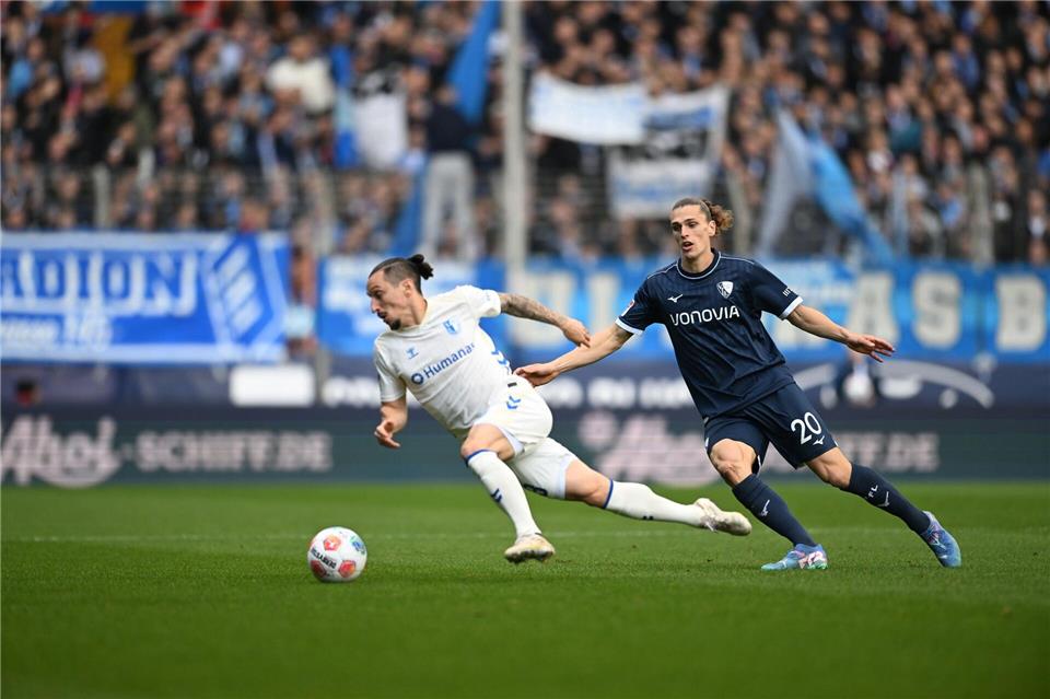 Baris Atik (l) war bemüht, konnte aber auch nichts entscheidendes beitragenFabian Strauch/dpa