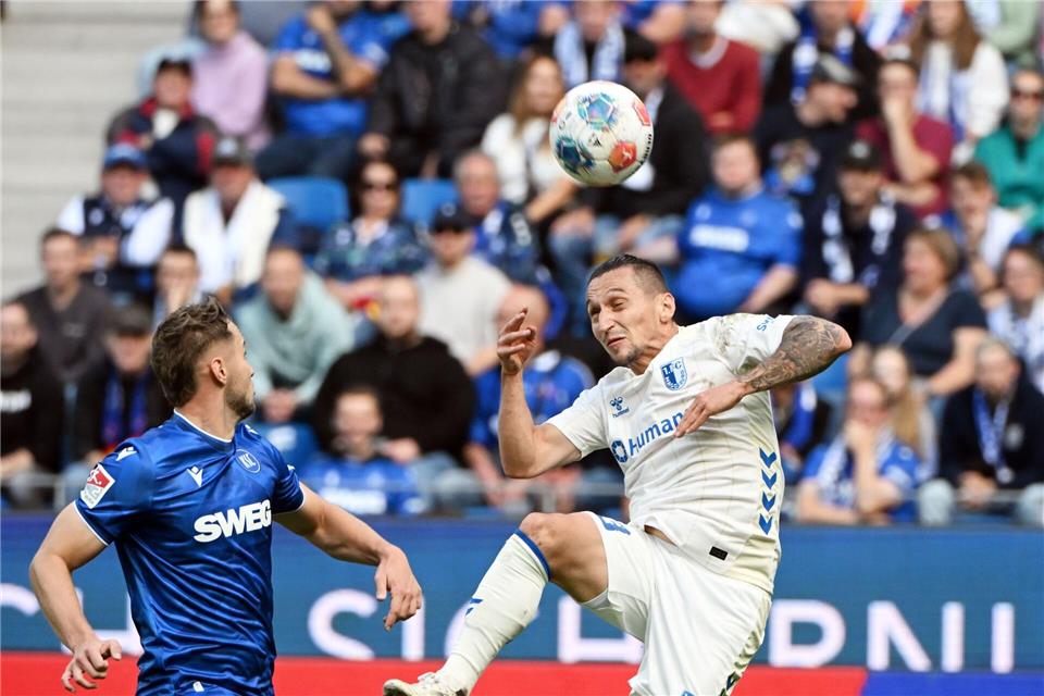 Baris Atik ließ vor der Pause die mögliche Führung liegenUli Deck/dpa