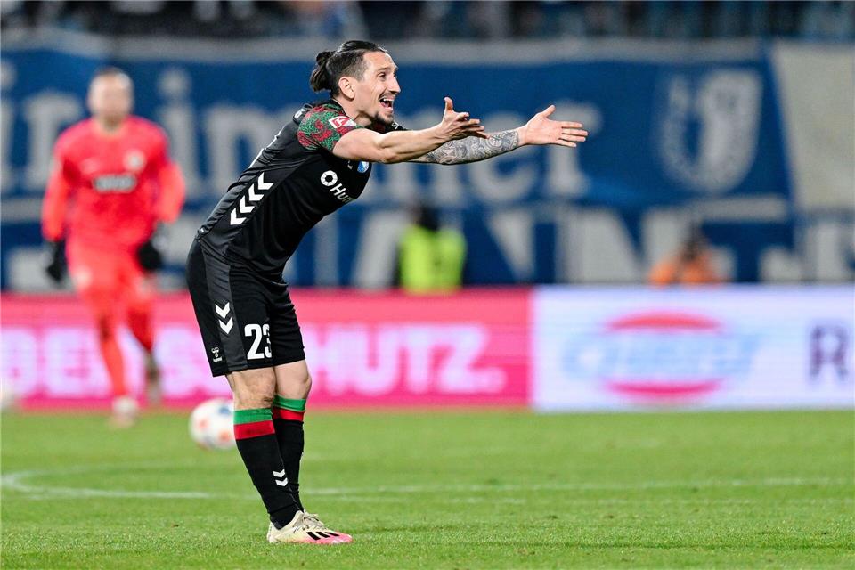 Baris Atik trieb seine Mitspieler unermüdlich an, konnte die Niederlage aber nicht verhindern.Uwe Anspach/dpa