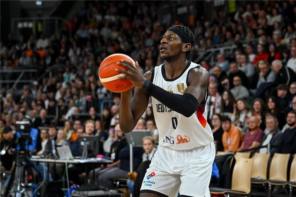 Basketball-Nationalspieler Isaac Bonga verlässt Partizan Belgrad. (Archivbild)Harry Langer/dpa