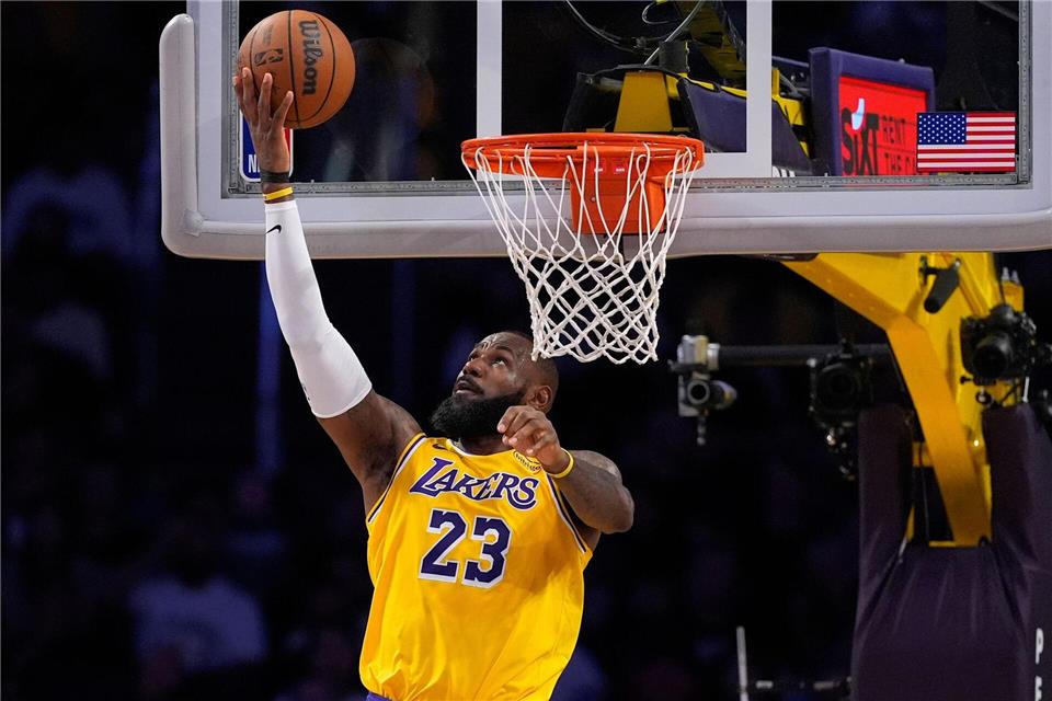 Basketball-Superstar LeBron James und die Los Angeles Lakers sollen einen neuen Eigentümer bekommen.Mark J. Terrill/AP/dpa
