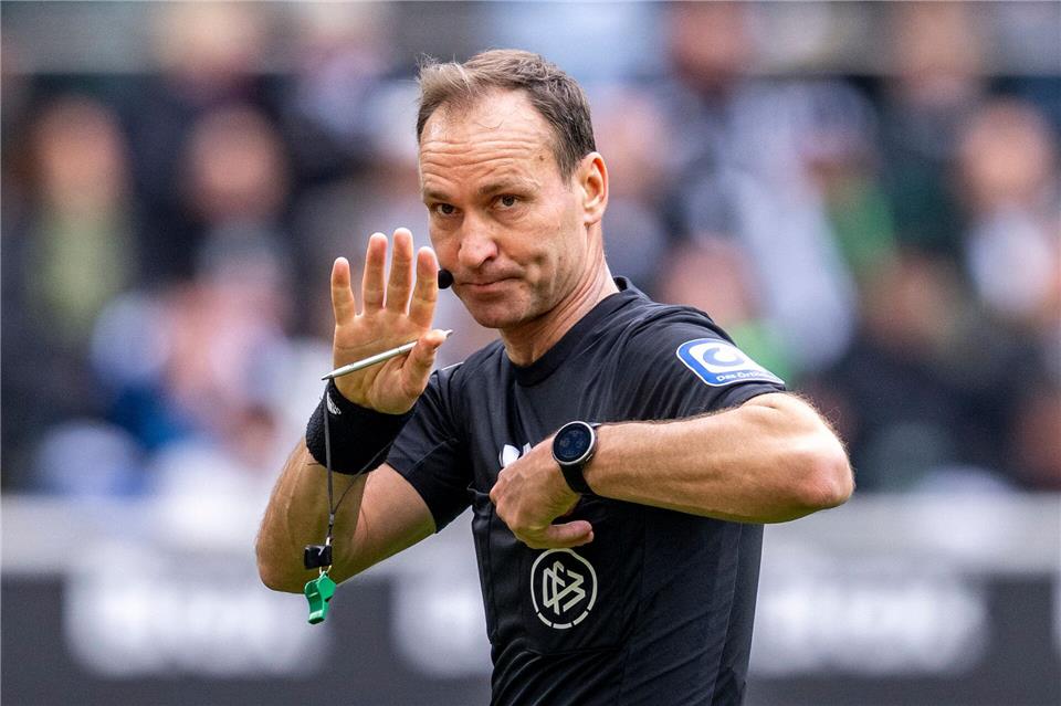 Bastian Dankert ist beim WM-Finale als Video-Assistent im Einsatz. (Archivbild)David Inderlied/dpa