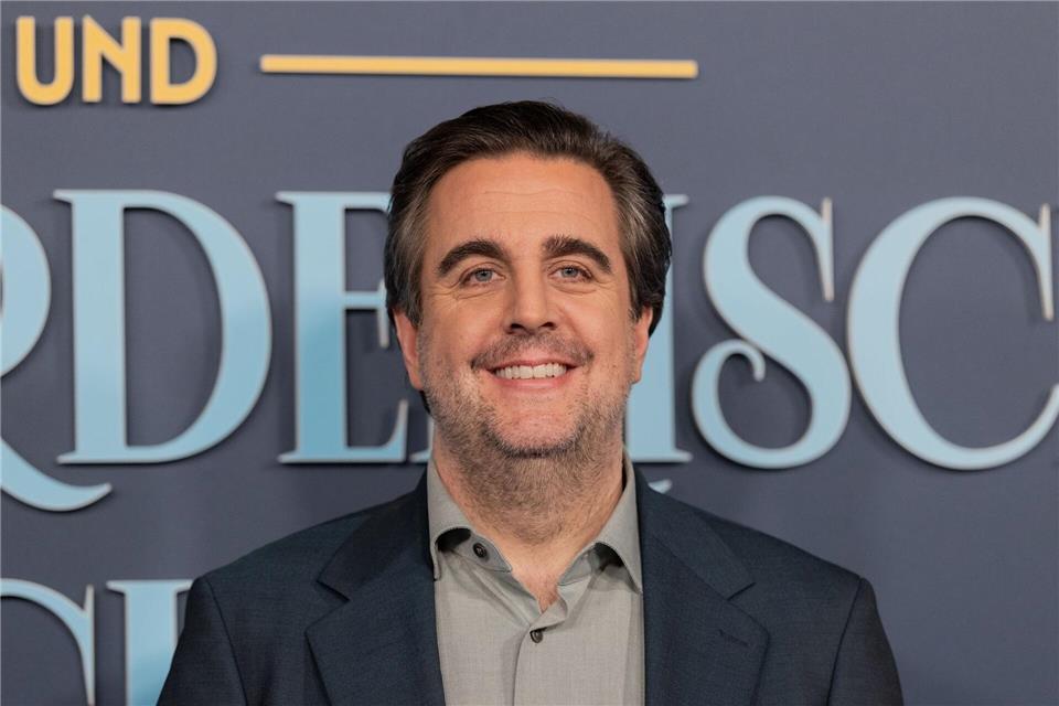 Bastian Pastewka spielt einen Hochstapler auf Mördersuche. (Archivbild)Rolf Vennenbernd/dpa