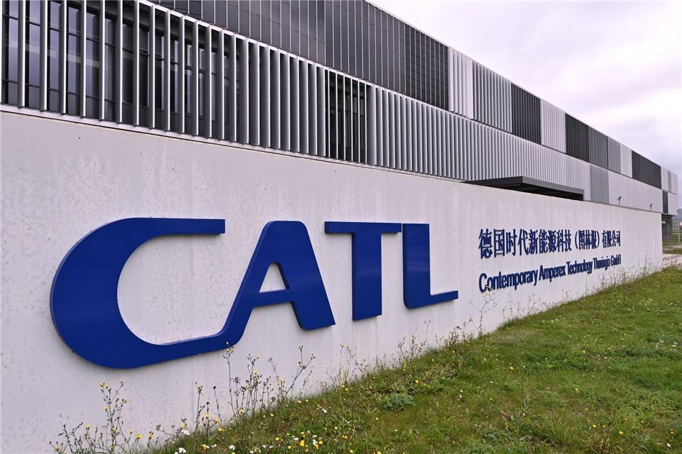 Batterieherstellung  - bald ein neues Berufsbild. CATL arbeitet nach eigenen Angaben daran  (Illustration).               Martin Schutt/dpa