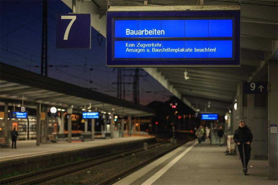Bauarbeiten: Im Herbst sind zahlreiche Linien im Ruhrgebiet gesperrt (Archivbild)Oliver Berg/dpa