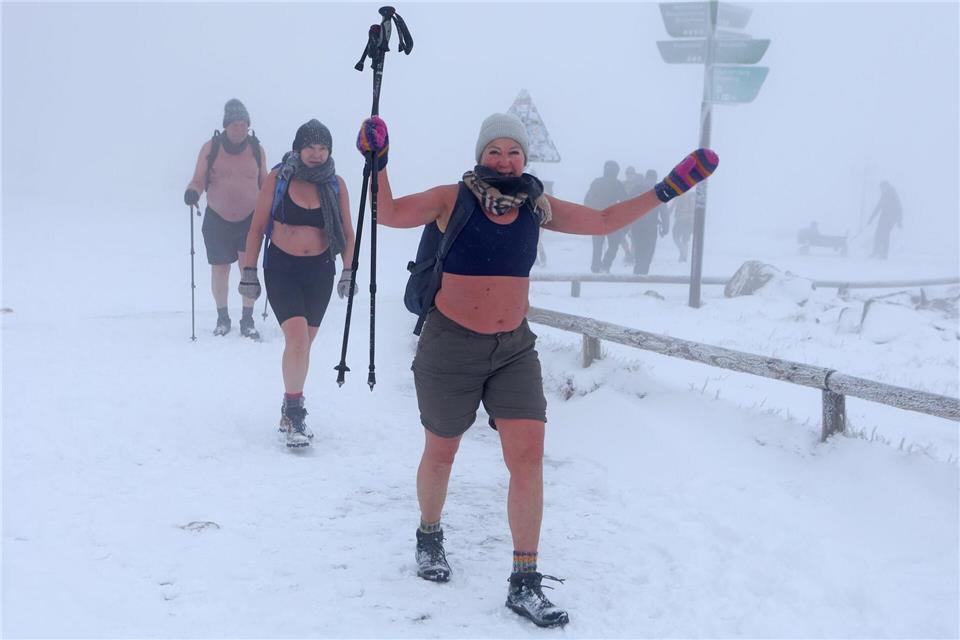Bauchfrei beim Extremwandern auf dem BrockenMatthias Bein/dpa
