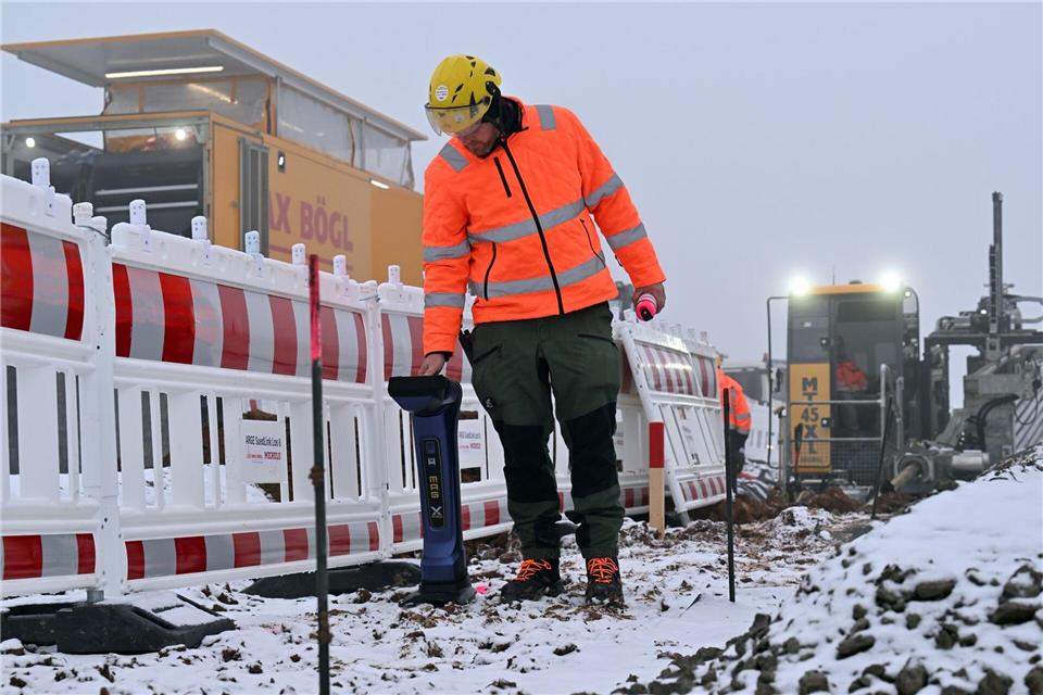 Bauleute arbeiten an einer Horizontalbohrung für die Stromtrasse Suedlink bei Wasungen. Martin Schutt/dpa