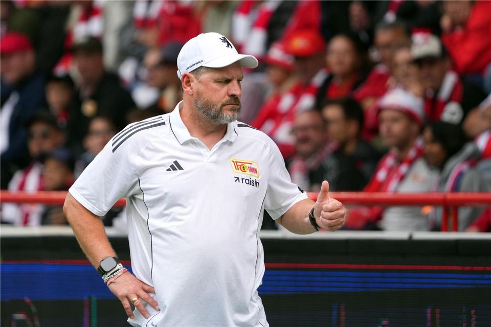 Baumgart lobte den englischen Angreifer. (Archivbild)Soeren Stache/dpa