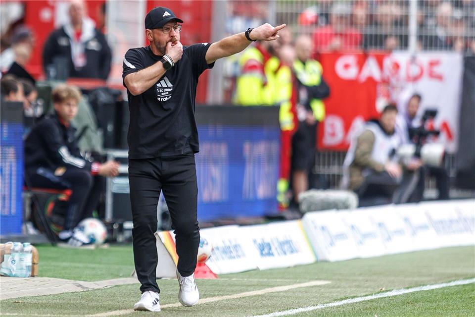 Baumgart veränderte sein Team auf mehreren Positionen.Andreas Gora/dpa