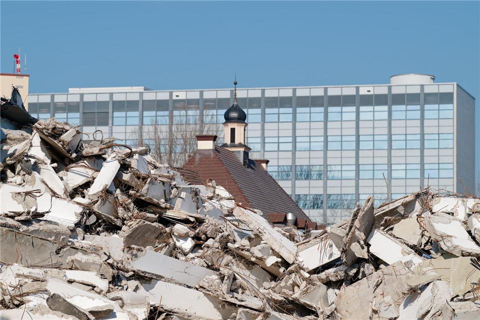 Bauschutt ist einem Gutachten zufolge auch ein wichtiger Rohstoff. (Archivbild)Uwe Anspach/dpa