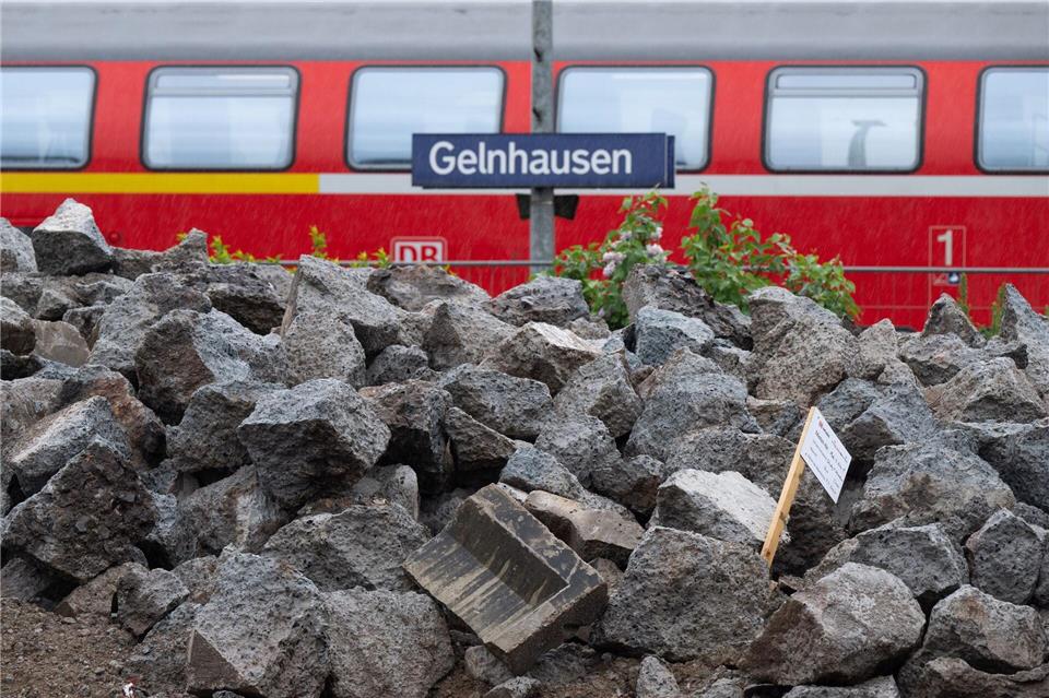 Baustellen werden bei der Bahn noch viele Jahre lang dazugehören. (Symbolbild)Boris Roessler/dpa