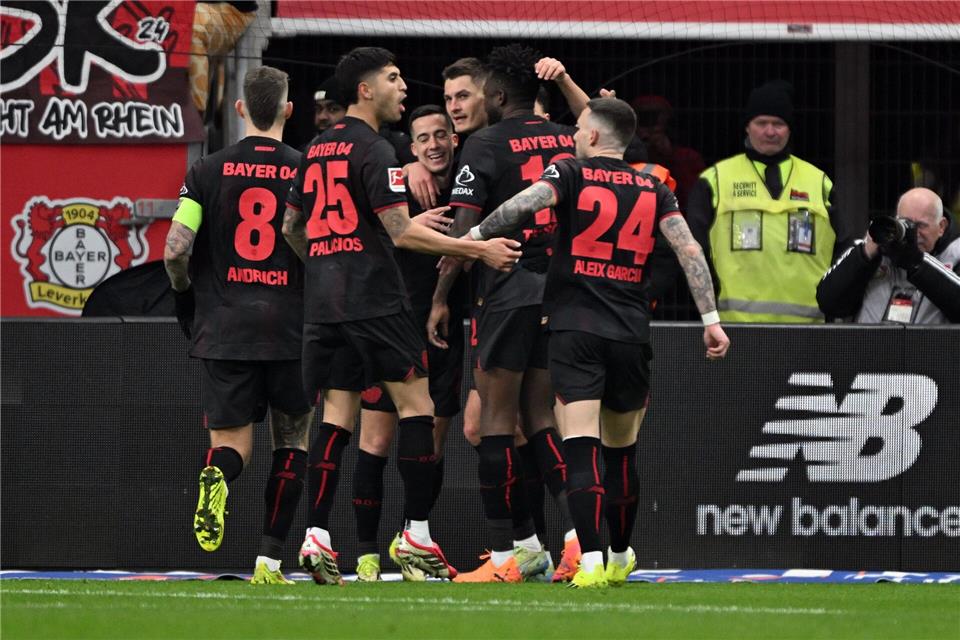 Bayer Leverkusen jubelt über das Tor zum 2:0 gegen den FC St. Pauli. Federico Gambarini/dpa