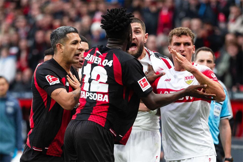 Bayer Leverkusen und VfB Stuttgart lieferten sich eine hitzige Partie. Marius Becker/dpa