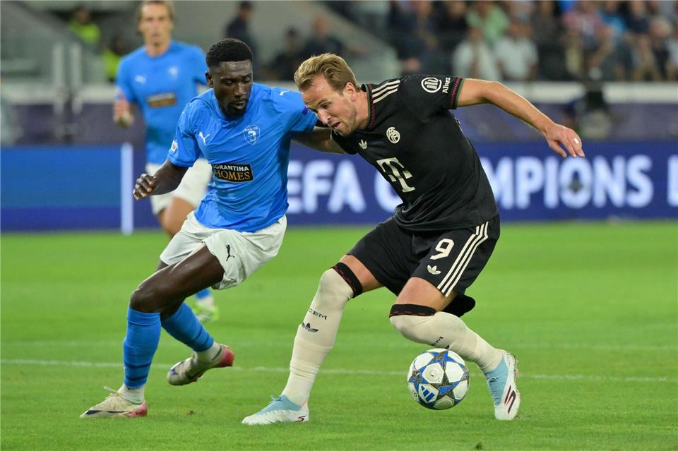 Matthäus‘ Rat an BVB: Kane „old fashioned“ in Manndeckung Bayern-Torjäger Harry Kane (r.) - hier in der Champions League auf Zypern - ist in einer Ausnahme-Form.Peter Kneffel/dpa