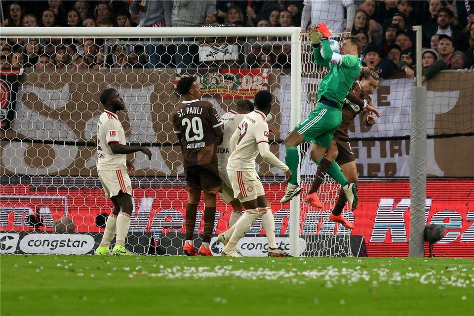Bayern-Torwart Manuel Neuer am Millerntor gegen den FC St. Pauli. (Archiv)Christian Charisius/dpa
