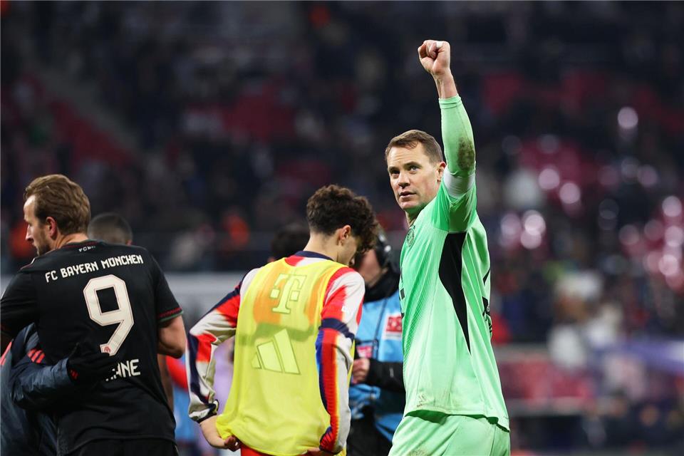 Bayern-Torwart Manuel Neuer jubelt über den nächsten Kantersieg.Jan Woitas/dpa