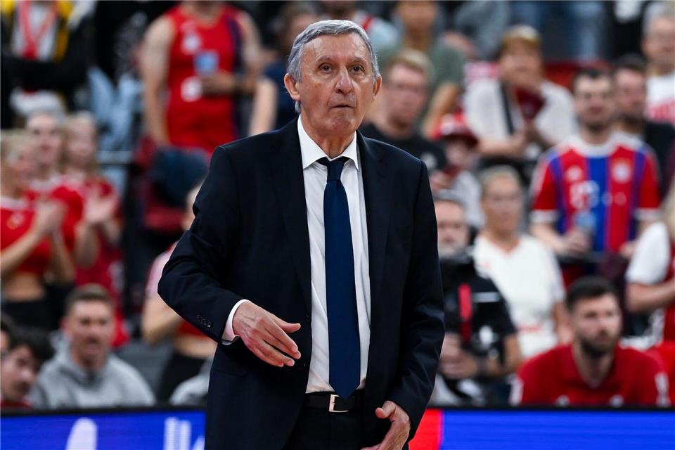 Bayern-Trainer Svetislav Pesic bei seiner Rückkehr in die Max-Schmeling-Halle.Sven Hoppe/dpa