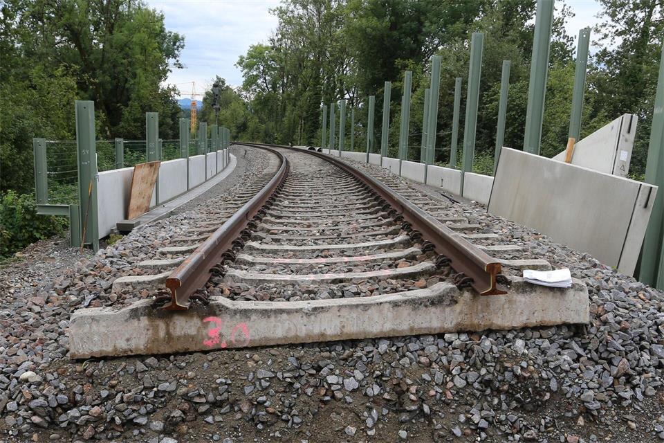 Bayern klagt, beim Eisenbahnnetz herrsche „Alarmstufe Rot“. (Archivbild)Karl-Josef Hildenbrand/dpa