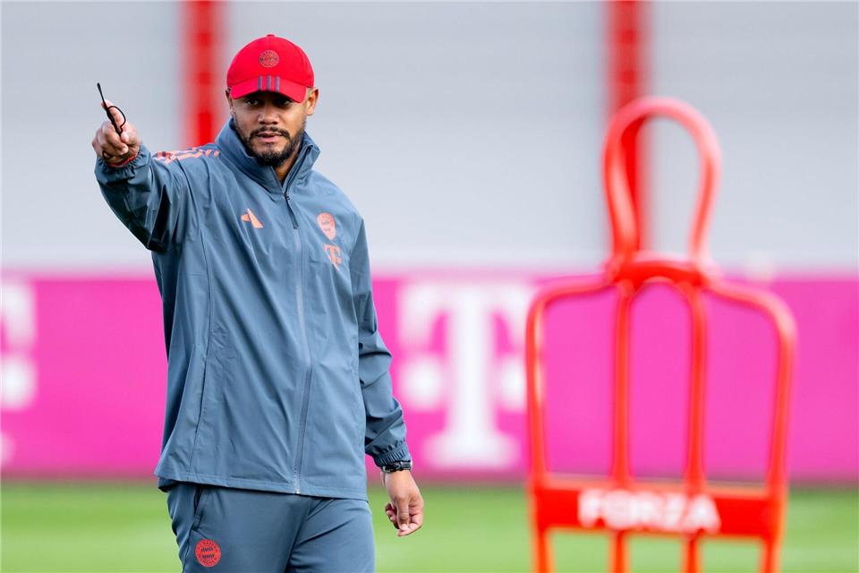 „Der Boss bleibt“: Neuer Kompany-Vertrag vor Belgien-Duell Bayern und Kompany - das passt. Der Coach beim Abschlusstraining.Sven Hoppe/dpa