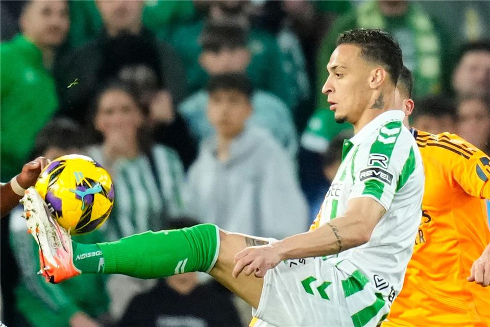 Bayern wollte ihn, doch Stürmer Antony ging 2025 zu Betis Sevilla. (Archivbild)Jose Breton/AP/dpa