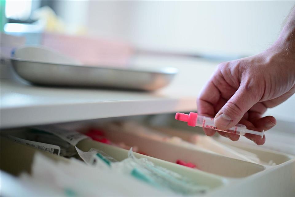 HIV-Testwochen sollen Aufklärung und Prävention stärken Bayerns Gesundheitsministerin Judith Gerlach (CSU) verweist auf die HIV-Testwochen, die die Testbereitschaft der Bürgerinnen und Bürger erhöhen sollen. (Symbolbild)Sebastian Gollnow/dpa