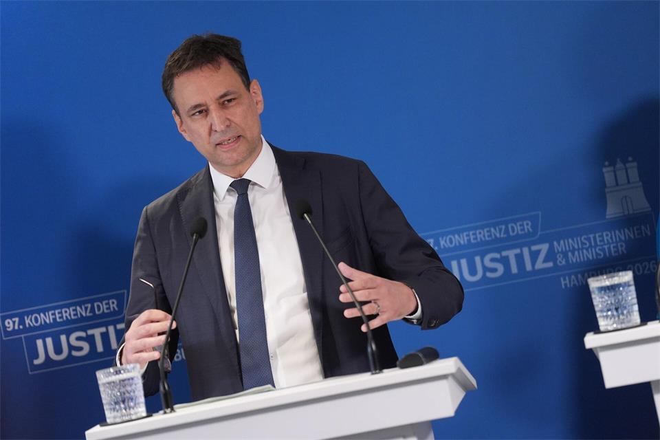 Bayerns Justizminister Eisenreich gibt sein Amt ab. (Archivbild)Marcus Brandt/dpa